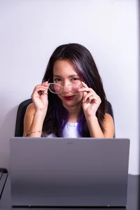 LilyThea A sexy secretary Bilde 2