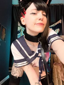 Crackling_Tatii School Girl Kitty Foto 5