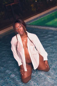 Alaia_Colins I still wet! 🩵😏 รูป  2