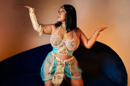 Curvy Cleopatra shining this Halloween! 👑 de KateVenegas Foto 5