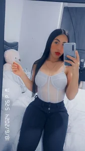 Sophia_abad7 If you could do anything to me, what would you do? Immagine  2