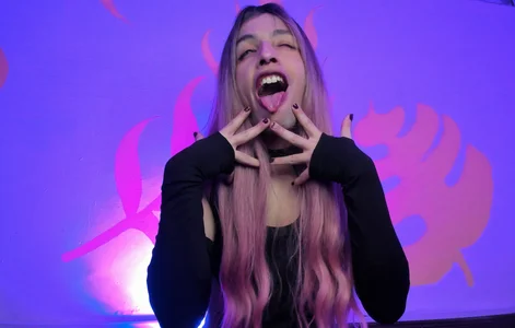 LukaCastilloのI'm your cute little girlの 4枚の写真