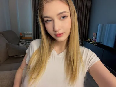 AveryBerkson booobs  3. fénykép