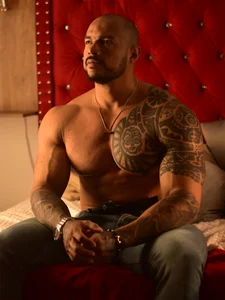 Michael_Fame Shadows Bilde 3