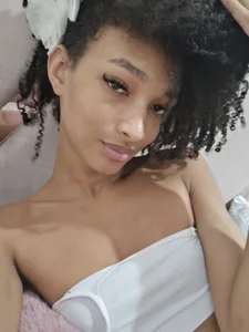 AraEvans1 sexy girl Pic 2