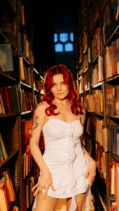 KellyStone: The Mysterious Reader ( фото)