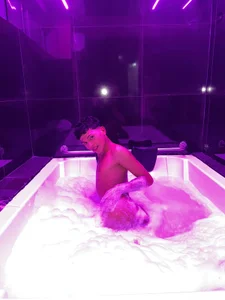SammyMillers 💋 Hot water, soft skin, and naughty thoughts. Pic 3