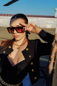 Betty_Bridge Should I give you a ride?  6টি ছবি