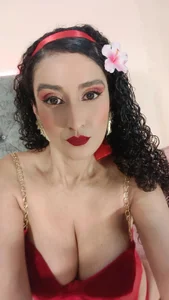 Holyjacky_: Lady in Red ( 3 фото)