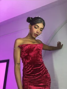 Mia_Castro_xxのRed also looks sexy ❤の 2枚の写真