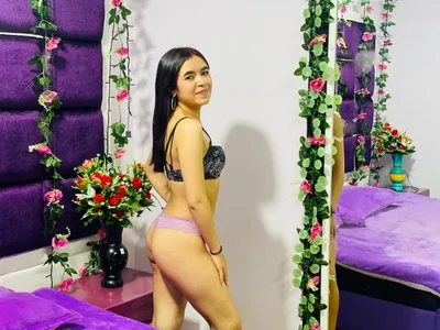 Lexy_Petite_ Public Pic 5