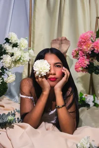 emily_gaviria1 Among petals.... 圖片