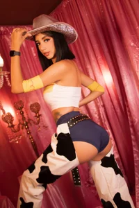 LillyThompson Halloween Edition Pic 4