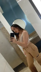 debora_scoot The girl of your dreams Pic 2