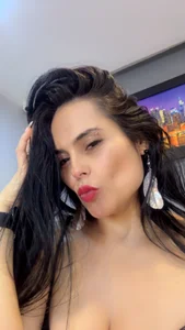 CharlotteCottin Give you a passionate kiss and awaken a universe of sensations in you.🫦✨ Immagine  2