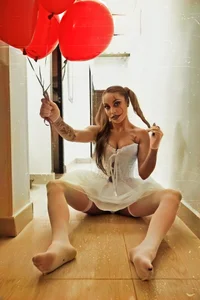 AnisiaFarina Trick or Tease? 👻🔥 Pic 6