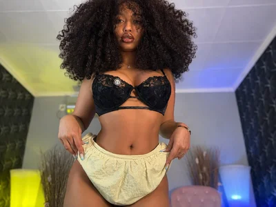 ChloeJoyce kullanıcısının Curly and Curvy albümü -  2 fotoğraf