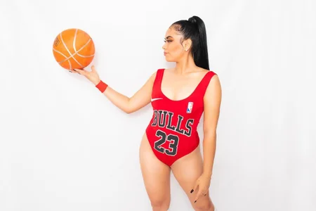 emperatriz_reyes B U L L S❤ Gambar 4