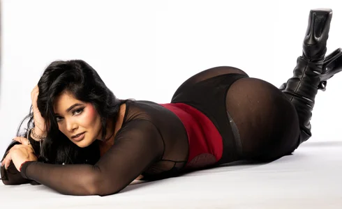 Salmavalentino Black poses🖤 صورة واحدة|Salmavalentino Black poses🖤 صورتان|Salmavalentino Black poses🖤  4 صور|Salmavalentino Black poses🖤  4 صورة