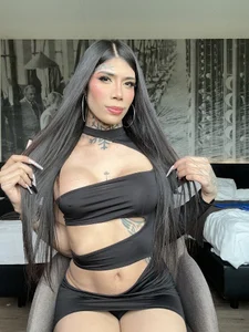 caroline_cossei more of me Pic 2