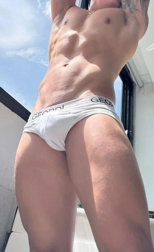 Трендове зображення  9077 Alan_Salazar