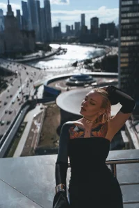 LinaKinky Big City for Me Pic