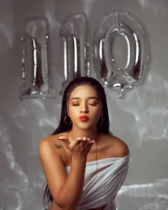 -VICKKYの110KFOLLOWERSの 2枚の写真