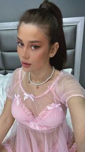 AmedeeaBanks Pinky Pic 5