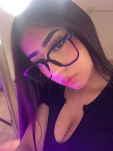Violet_carson I with glasses?😎 Immagine  2
