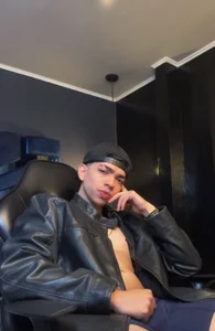 Julian_Mercier more w/ leather Pic 4