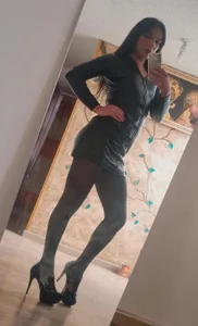 Catalinehot2025 Sexy at home Pic 4