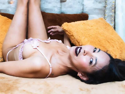 Rosalinda_Cortez Enjoying in my bed Pic 5