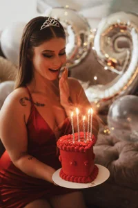 roxie_gates_ kullanıcısının HBD TO ME!!🎂 albümü -  3 fotoğraf