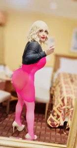 Vividpink-Isa Public Immagine  4