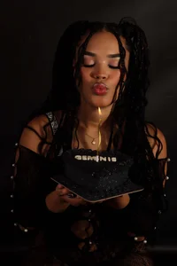 naia_blessed Happy birthday to me 🎉🎈🎊🎂👏🏻🙌🏻 Immagine 