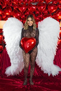 EmiilyHendriixx Valentine Lovers Room💟 Pic