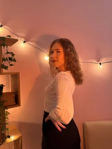 AnishaViens Public Pic 4