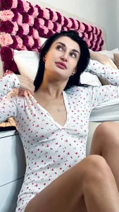 AriannaCruise like a shy girl Bilde 4