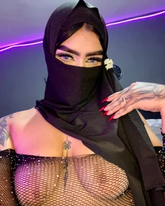 ruqayyah- HELLO Pic