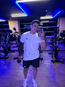 ME ❤️‍🔥 de Noah_Avery  4 Imagens