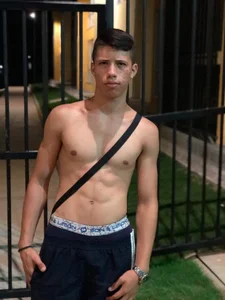 itstonnyX Public Poză