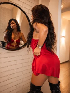 Sky_Collins_ Your Sky in red! 💋👑 Pic