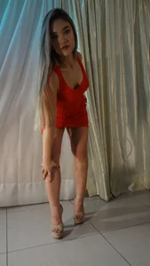 RebeccaHudson Balance in women Immagine  3