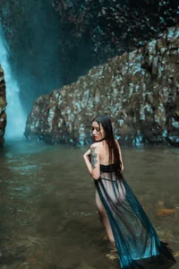 CamileHolmes sexy in the water Pic 2