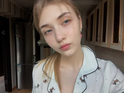 AveryBerkson without makeup Pic 5