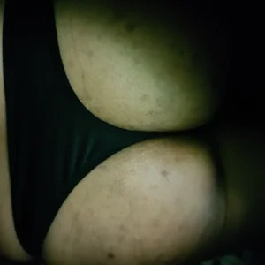 couplesuniTrying new items in ass and pussy图片 9