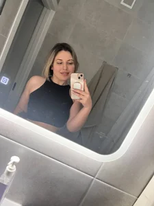 Monika_3065 Public Pic 5