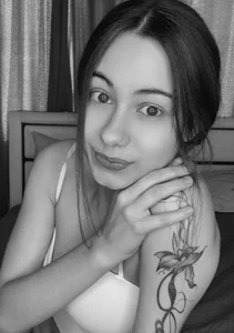 DaynaMacha Black and White mood🖤🤍 Foto 2