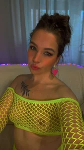 Your_pleasuree Glamour Pic 2