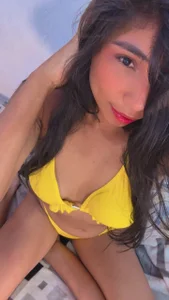 adri_veryhot 💛 Pic